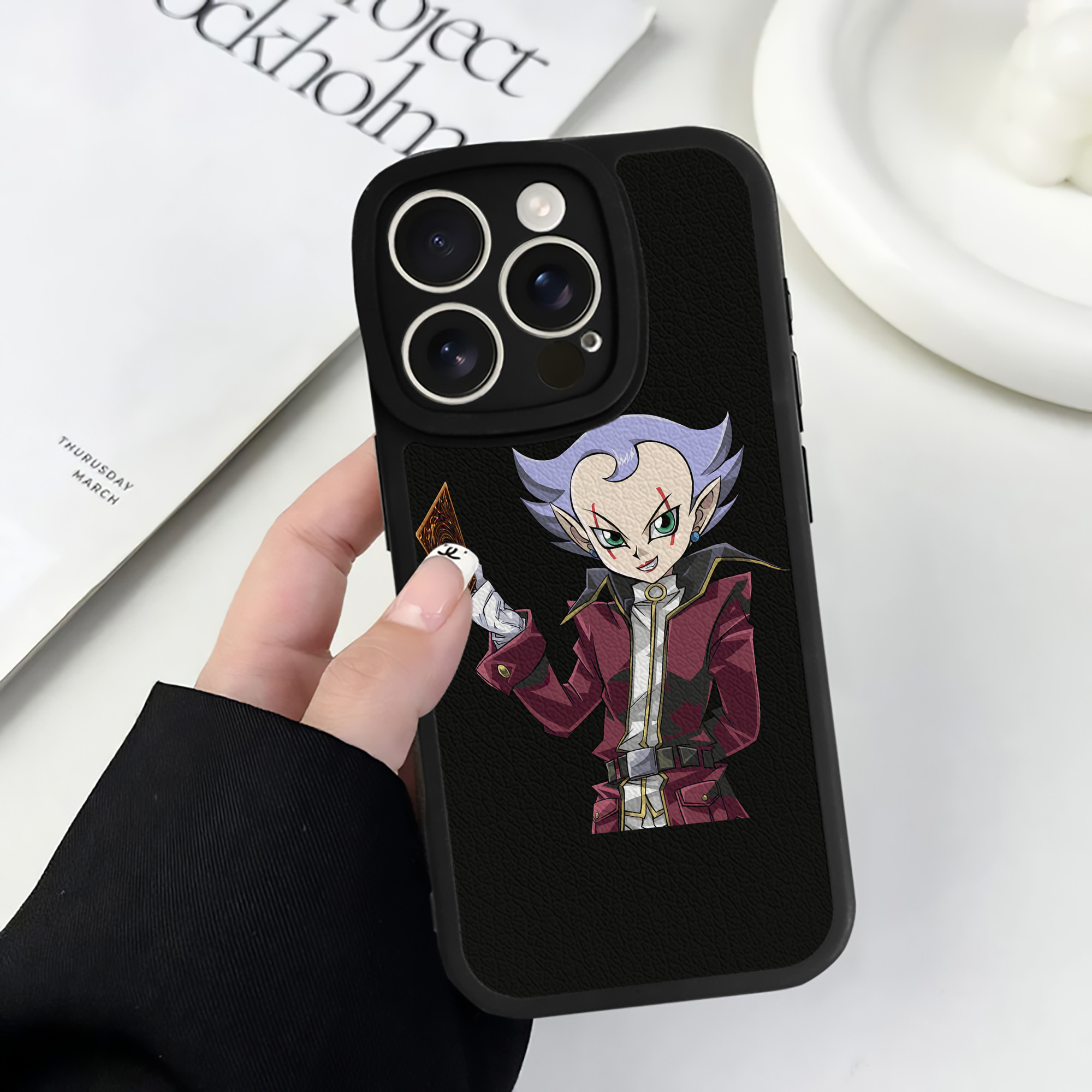 （画像用） 遊☆戯☆王 Yu-Gi-Oh! 【iPhone 16シリーズ対応】シリコンスマホケース（レザー調） 材質：シリコン
